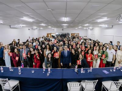 Notícia destaque: OAB-MT recebe novos advogados e advogadas e incentiva atuação com coragem e retidão